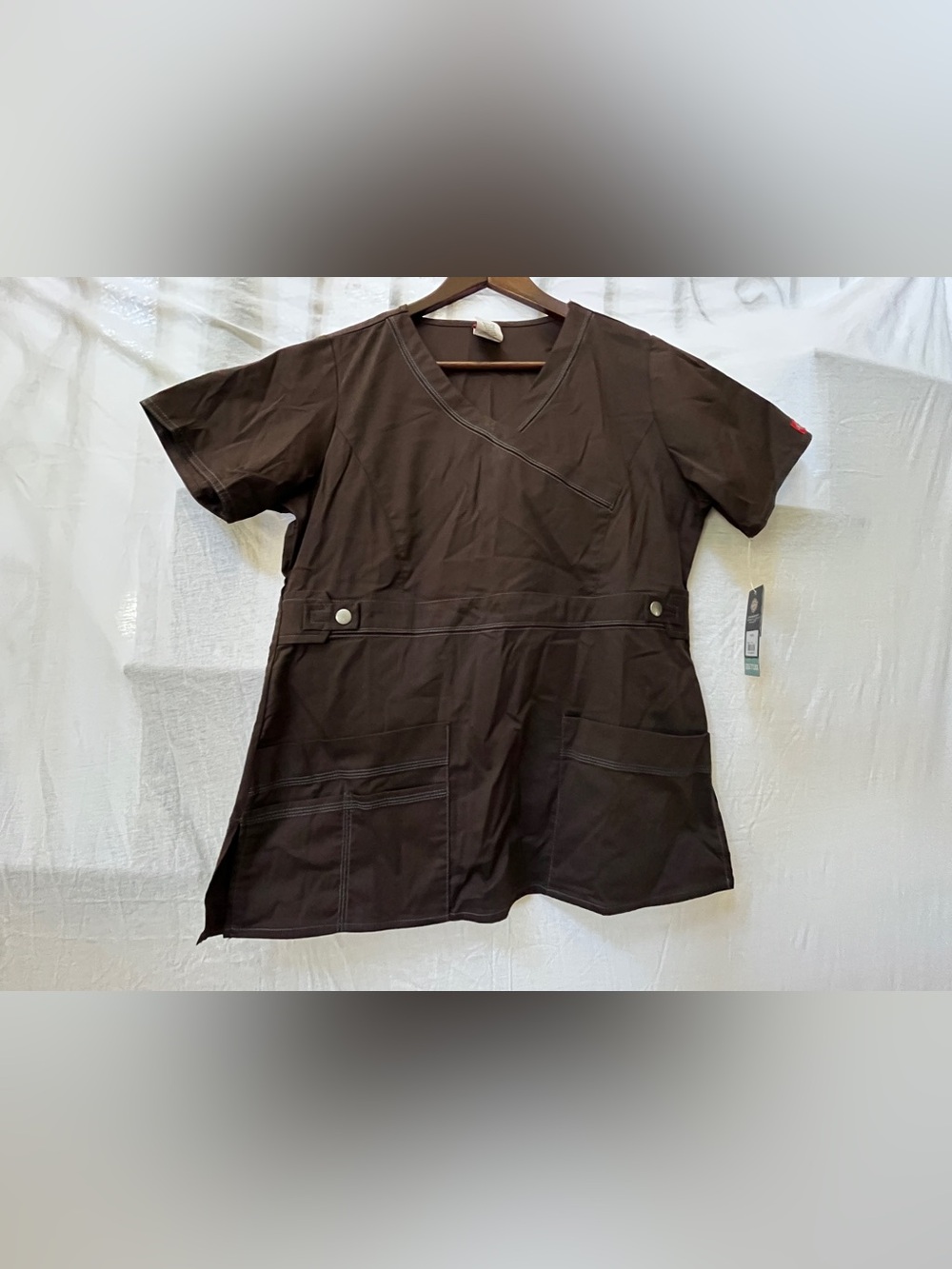 Dickies Women's scrub Top in Dark Brown medical aesthetician work Sz Small